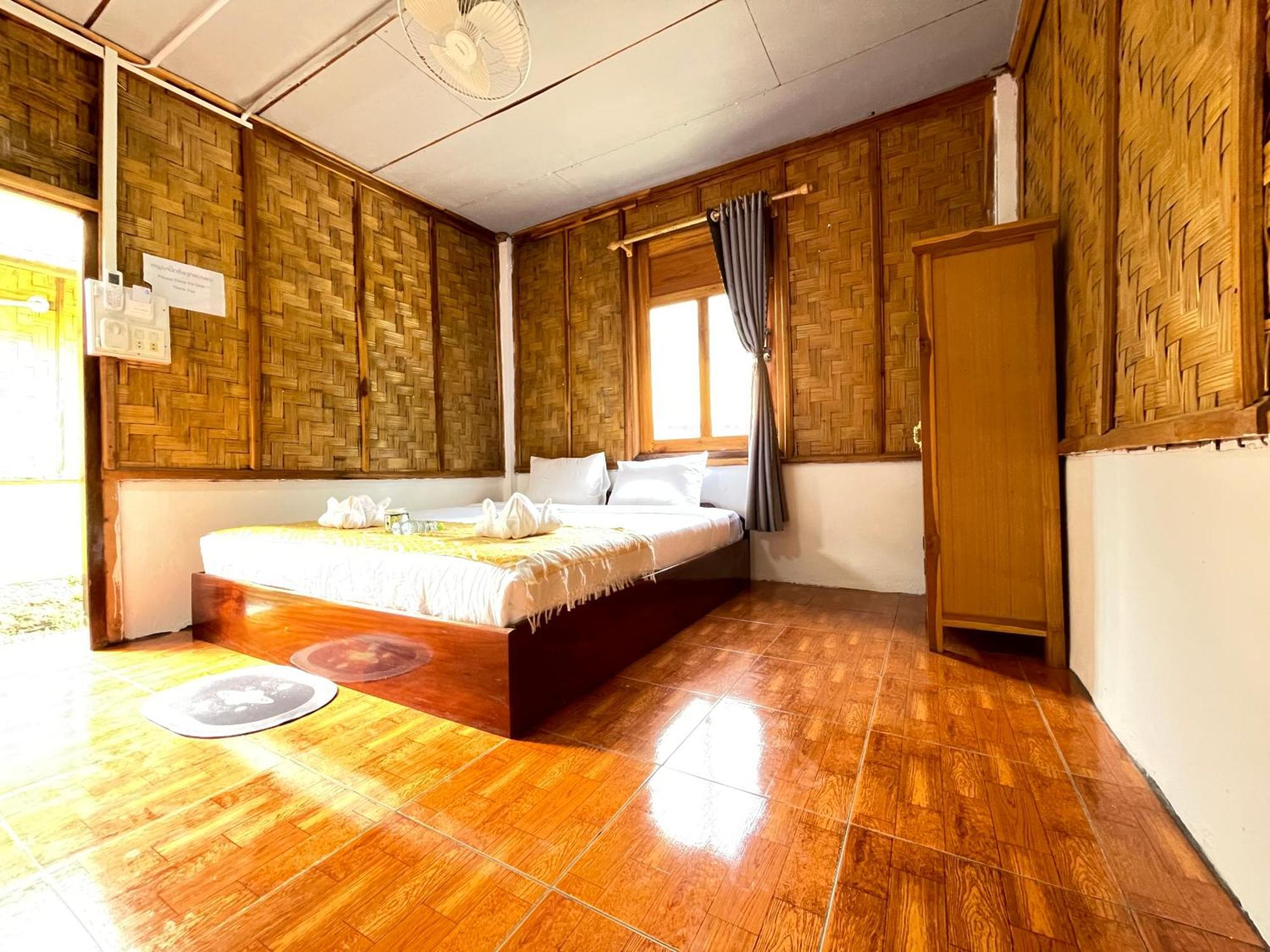 Nong Khiaw Ing Ing Mountain View Bed & Breakfast Exterior photo
